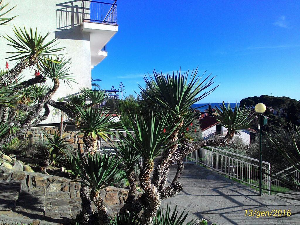 Aparthotel La Carruba 3*