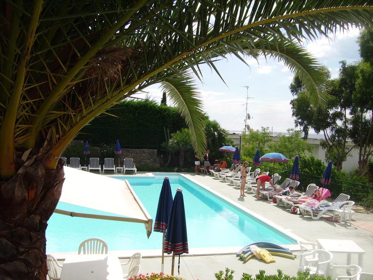 Aparthotel La Carruba